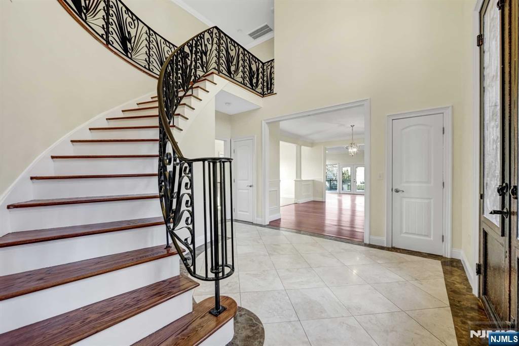 831 Pascack Road Paramus, NJ 07652 - Photo 2 of 26