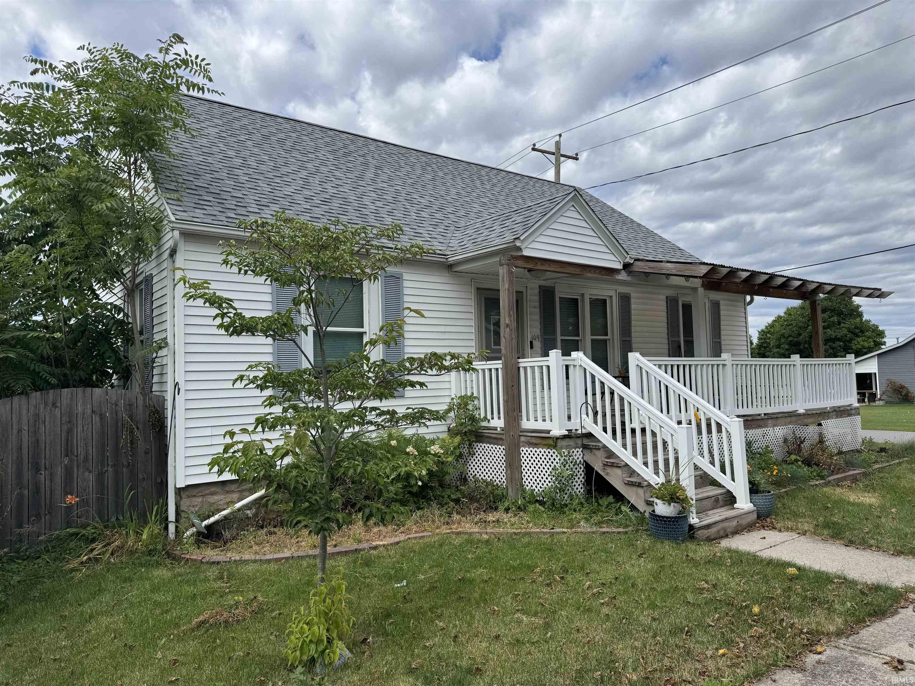 109 East Roe Street Ossian, IN 46777 - Photo 2 of 15