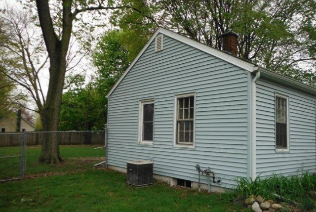 811 South Lincoln Avenue Three Rivers, MI 49093 - Photo 3 of 17 DSCF6345