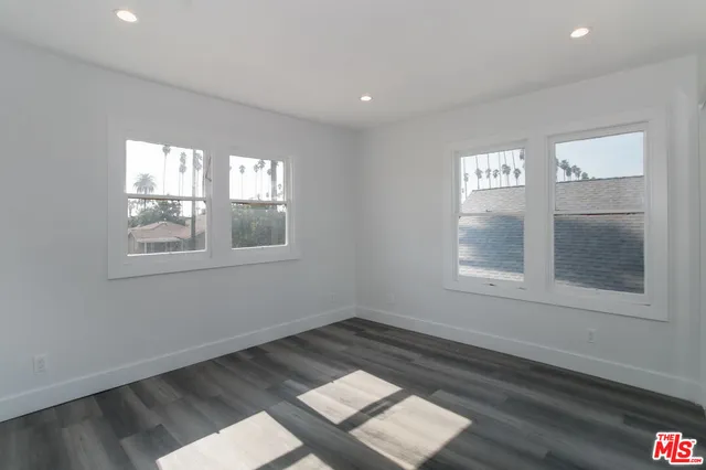 $2,990 | 2303 West 30th Street, Los Angeles, CA 90018