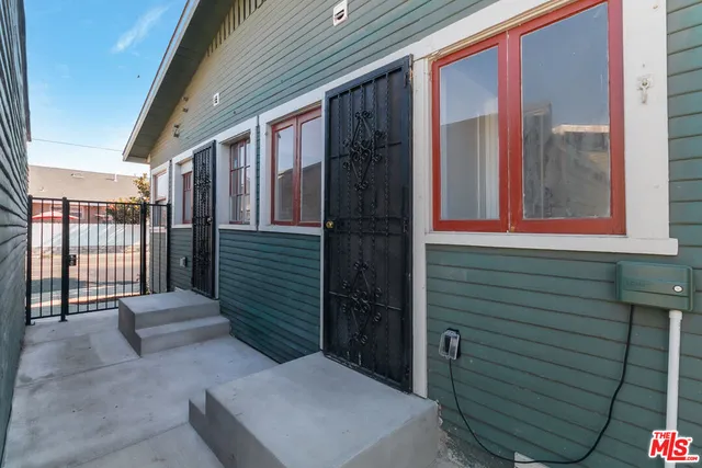 $2,990 | 2303 West 30th Street, Los Angeles, CA 90018