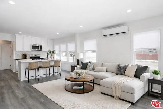 $2,990 | 2303 West 30th Street, Los Angeles, CA 90018