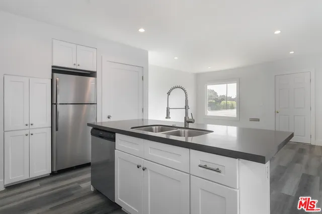 $2,990 | 2303 West 30th Street, Los Angeles, CA 90018