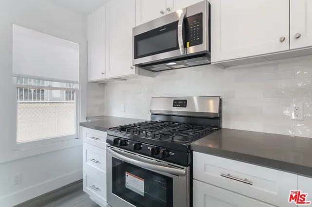 $2,990 | 2303 West 30th Street, Los Angeles, CA 90018