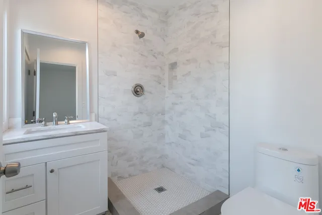 $2,990 | 2303 West 30th Street, Los Angeles, CA 90018