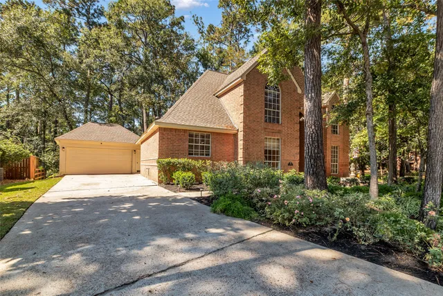 $374,500 | 454 Stephen F Austin Drive, Conroe, TX 77302