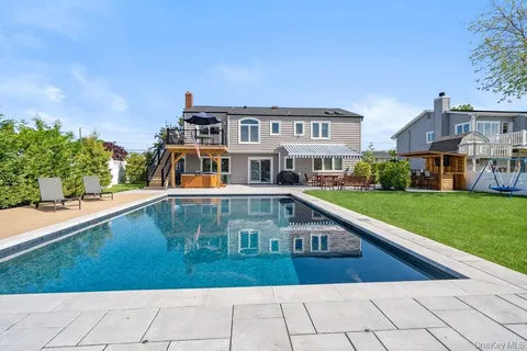 $1,199,999 | 159 Driftwood Drive, West Islip, NY 11795
