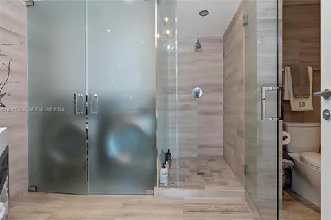 $3,900,000 | 10 Venetian Way, Unit 804, Miami Beach, FL 33139