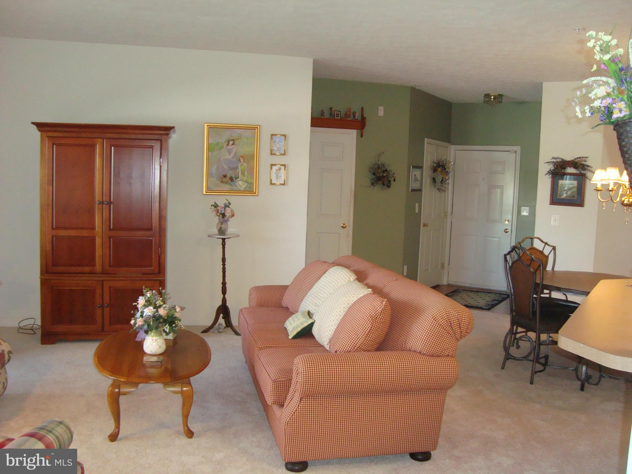 5374 Glenthorne Court, Unit 5374 Baltimore, MD 21237 - Photo 17 of 29 Living Room