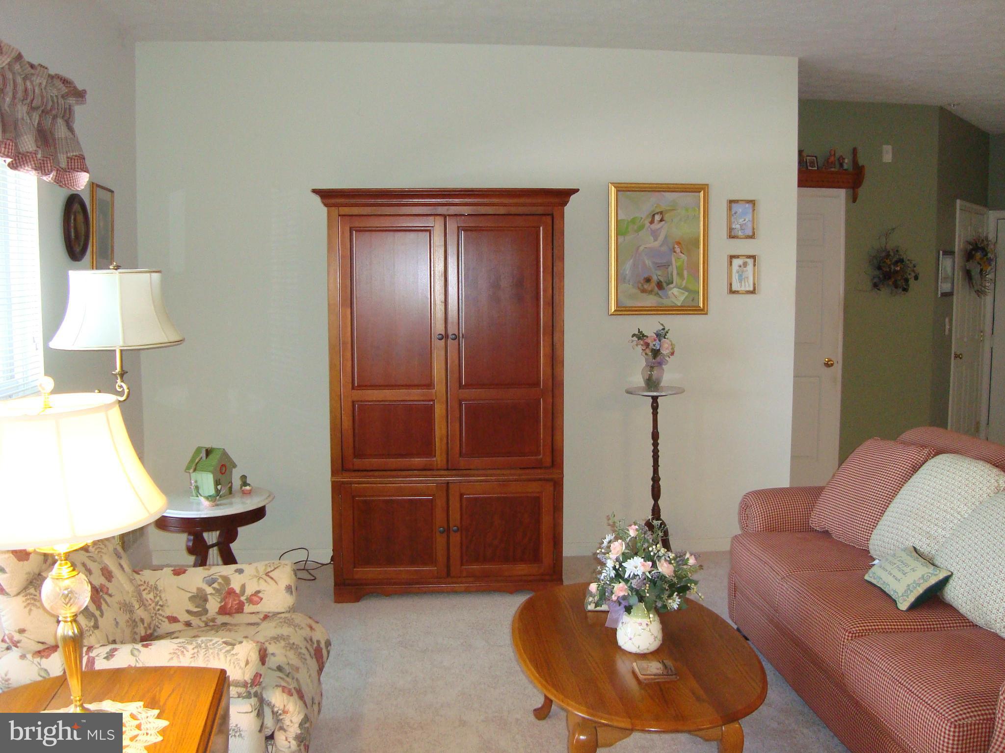 5374 Glenthorne Court, Unit 5374 Baltimore, MD 21237 - Photo 19 of 29 Living Room