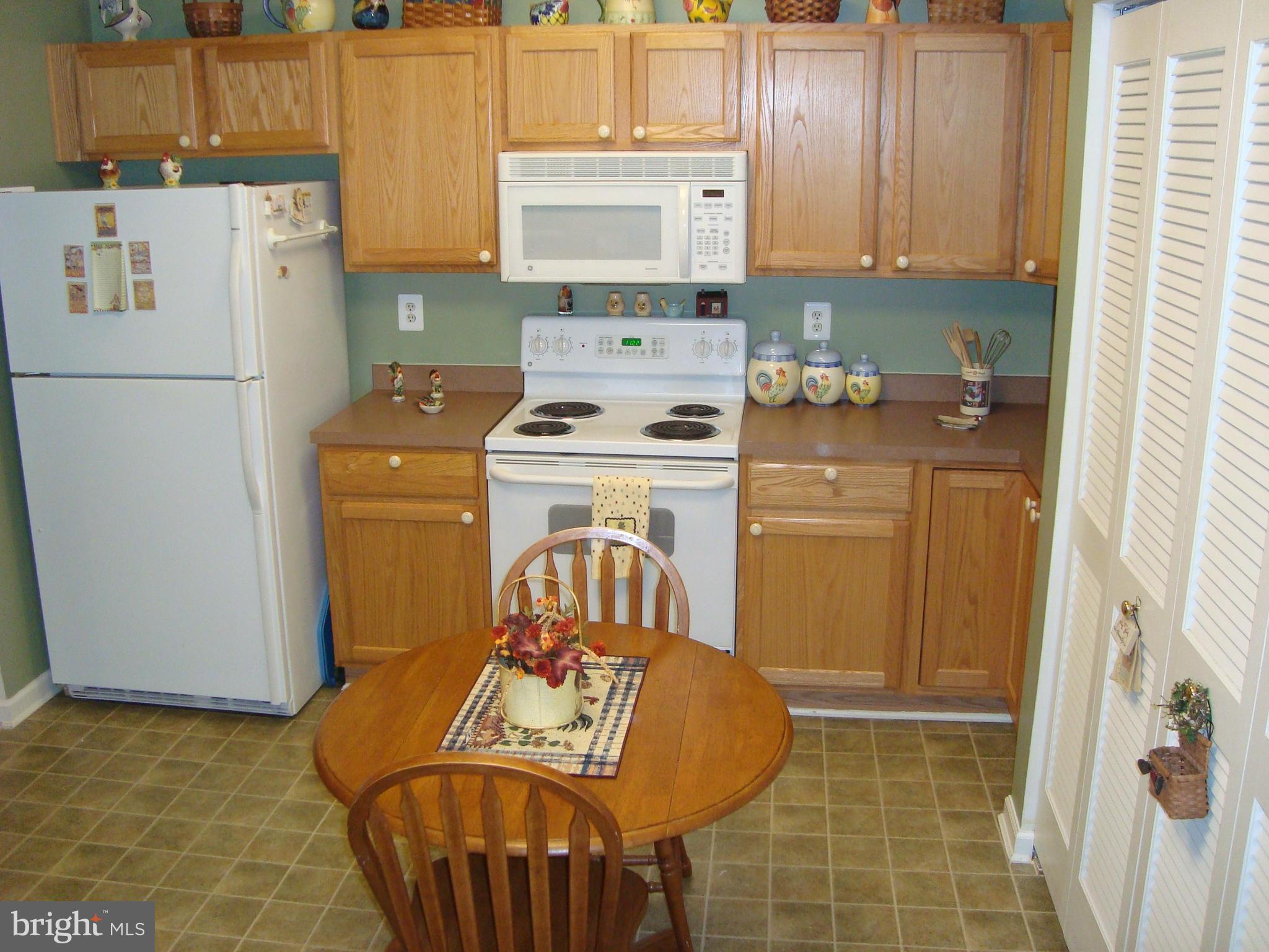 5374 Glenthorne Court, Unit 5374 Baltimore, MD 21237 - Photo 3 of 29 Kitchen