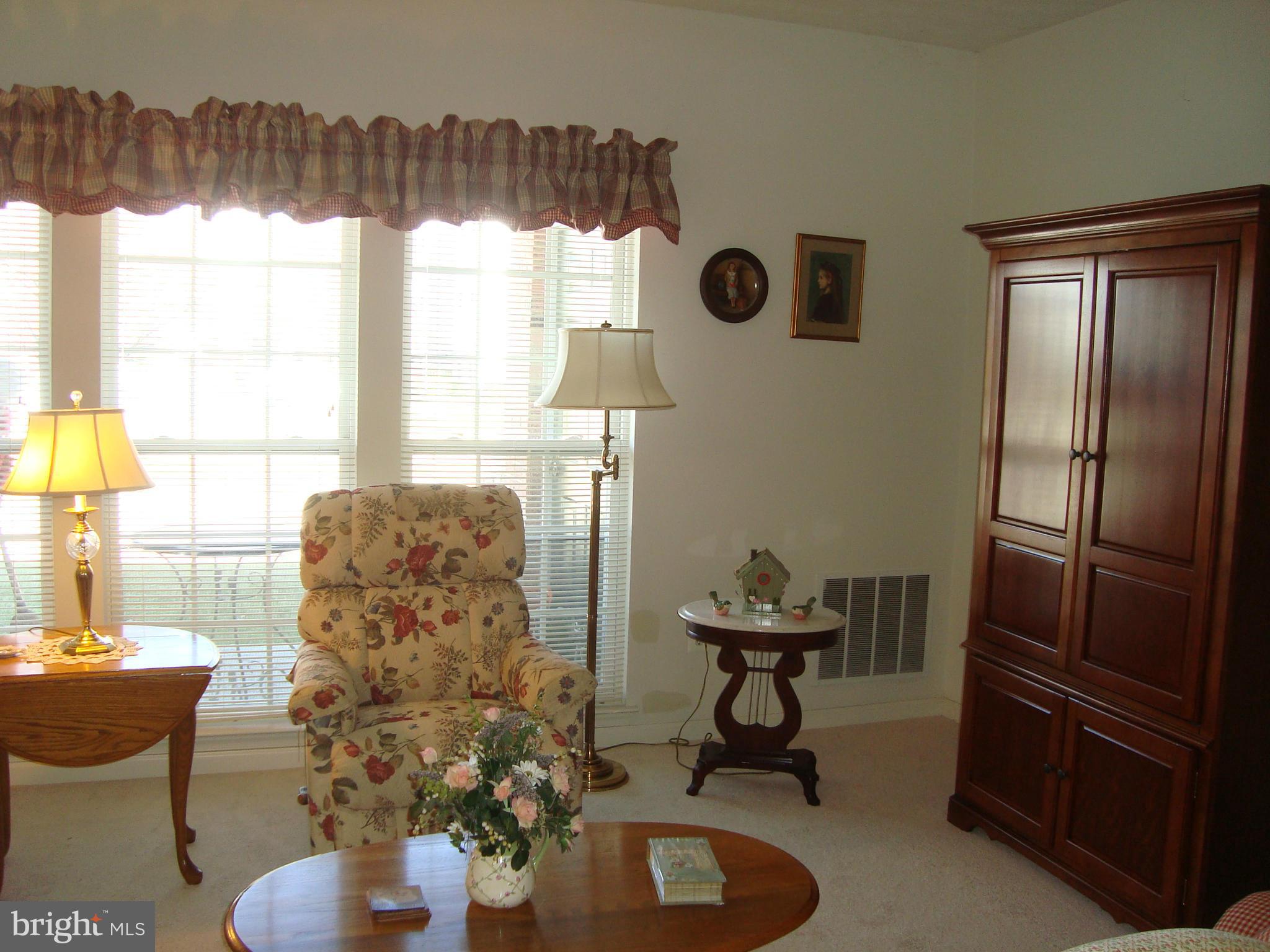 5374 Glenthorne Court, Unit 5374 Baltimore, MD 21237 - Photo 24 of 29 Living Room