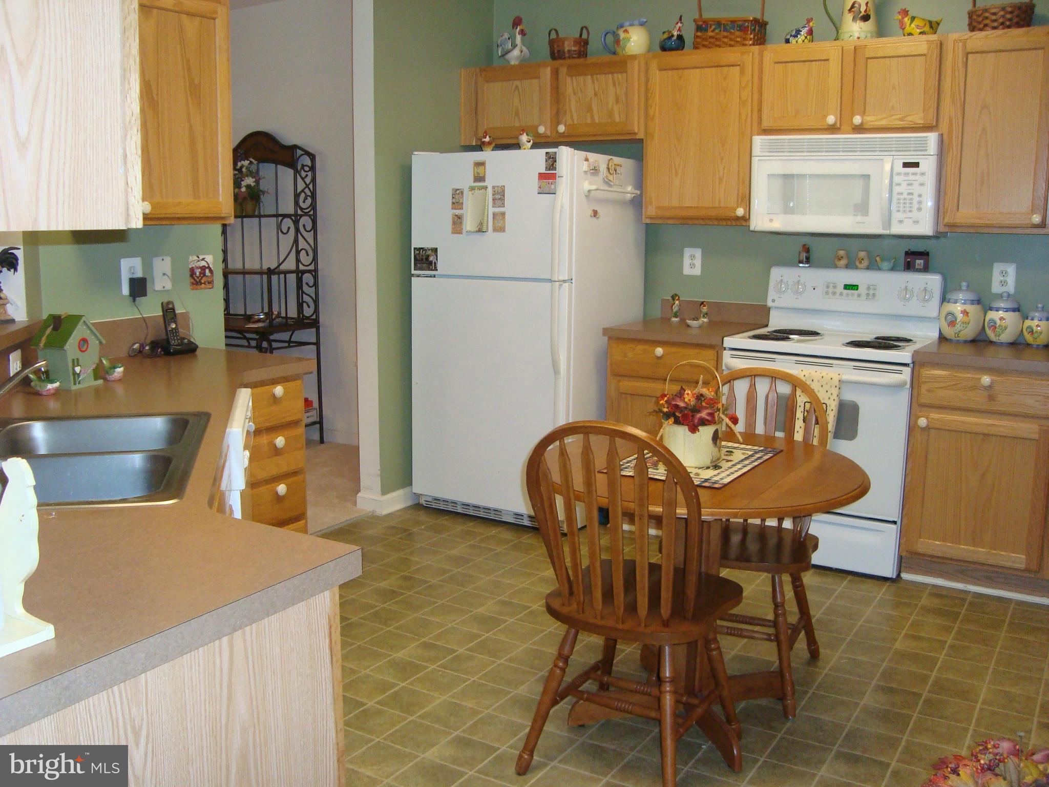 5374 Glenthorne Court, Unit 5374 Baltimore, MD 21237 - Photo 25 of 29 Kitchen