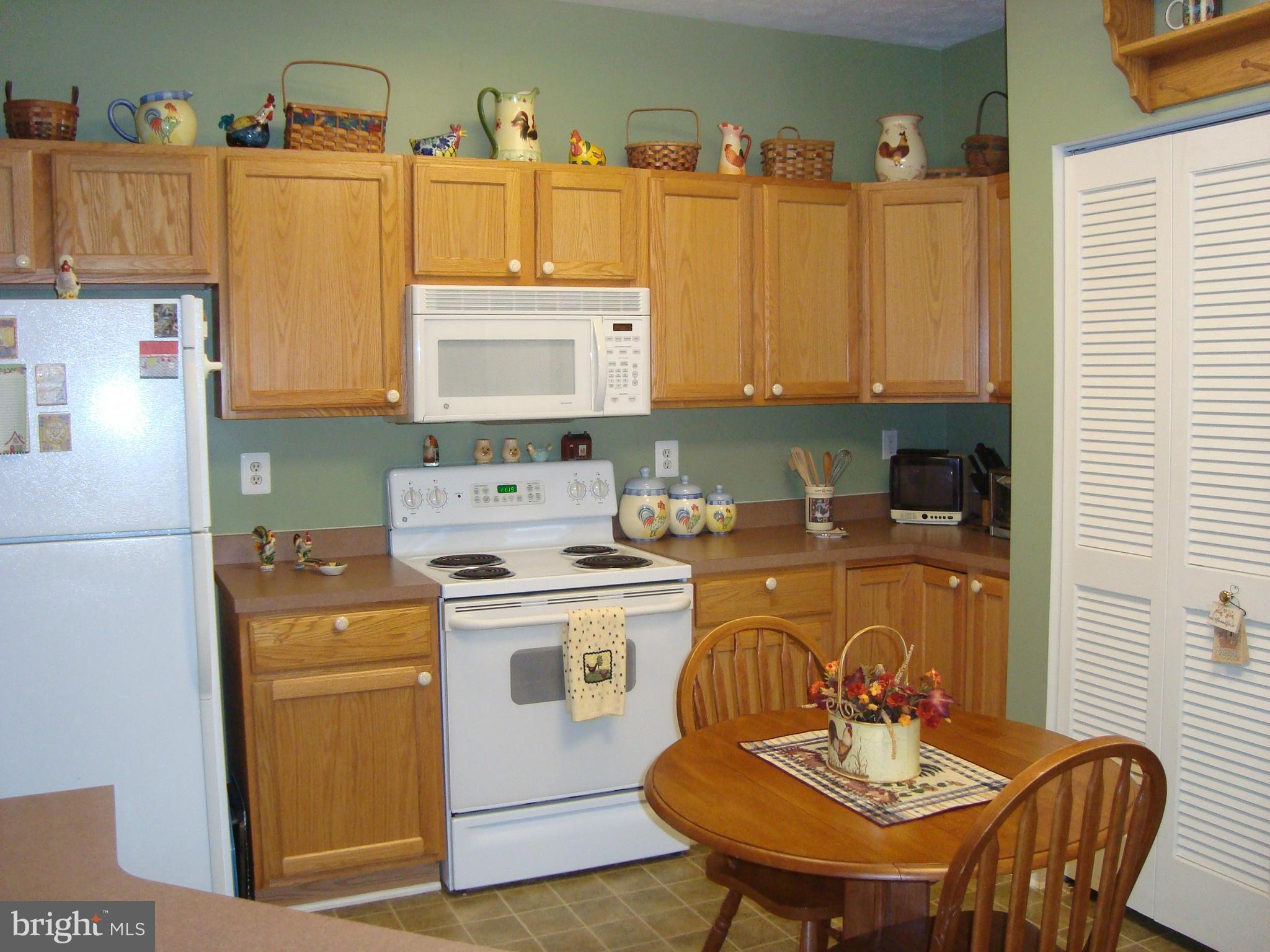 5374 Glenthorne Court, Unit 5374 Baltimore, MD 21237 - Photo 26 of 29 Kitchen