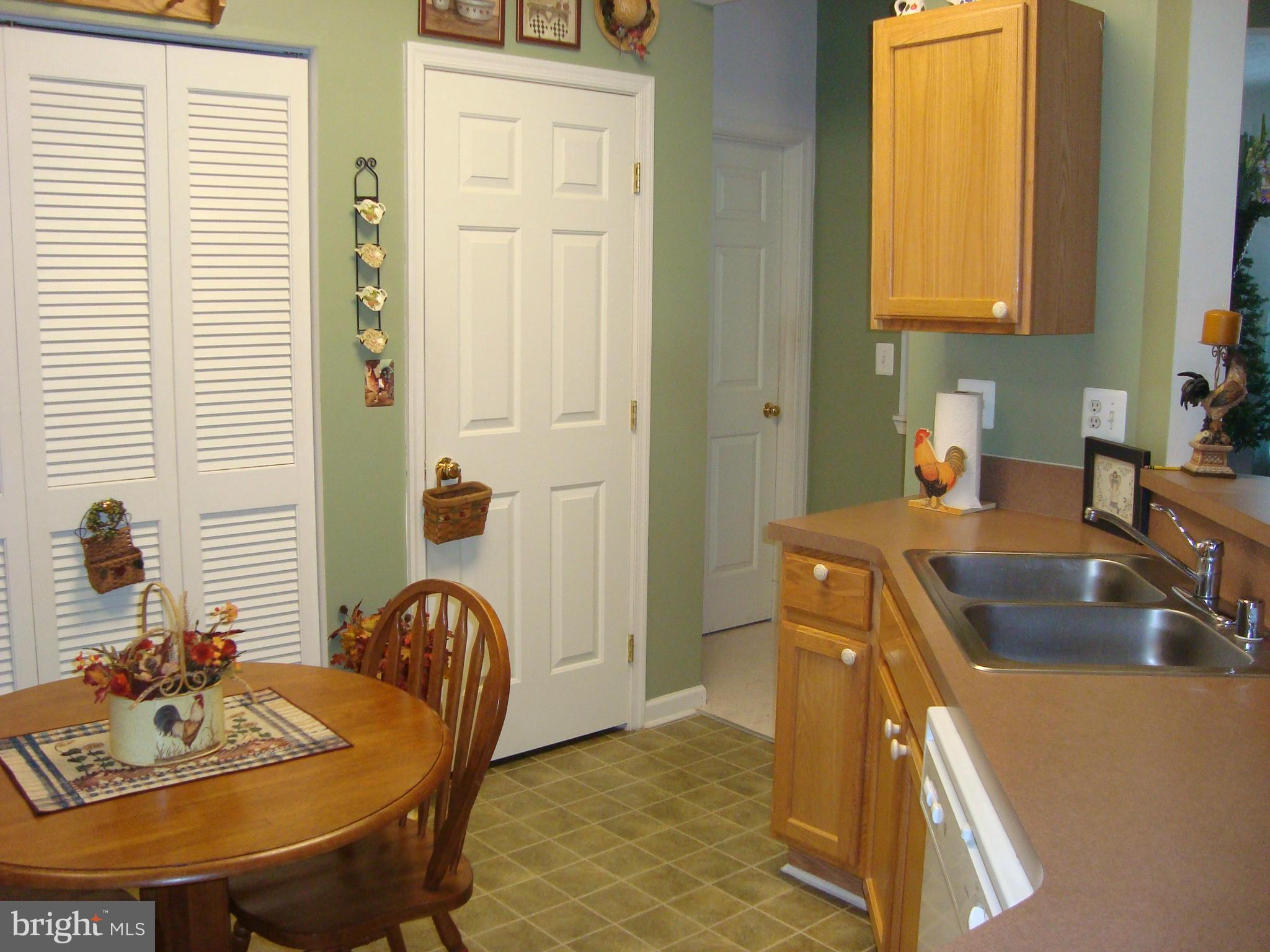 5374 Glenthorne Court, Unit 5374 Baltimore, MD 21237 - Photo 27 of 29 Kitchen
