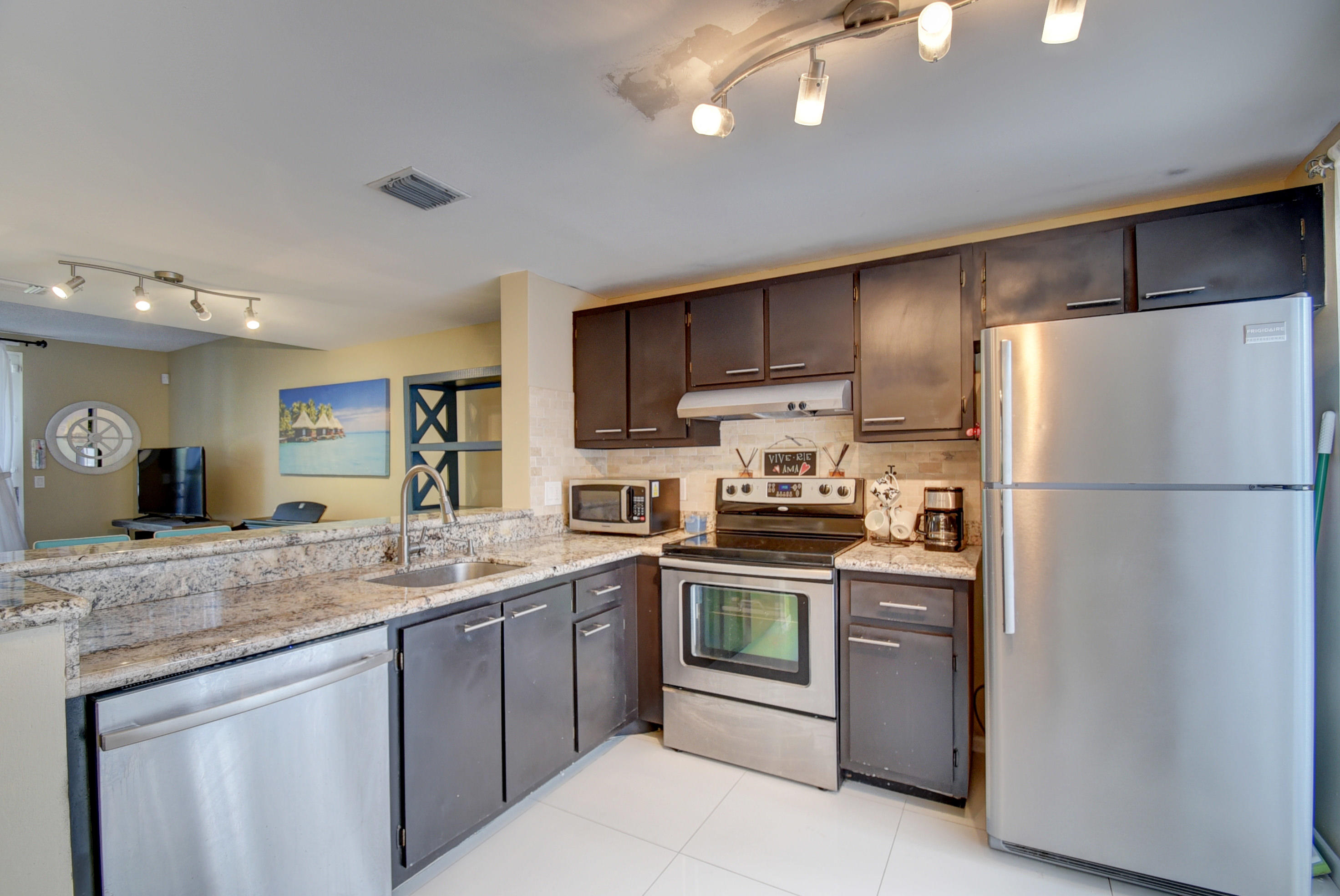 848 Jeffery Street Boca Raton, FL 33487 - Photo 1 of 20 Kitchen