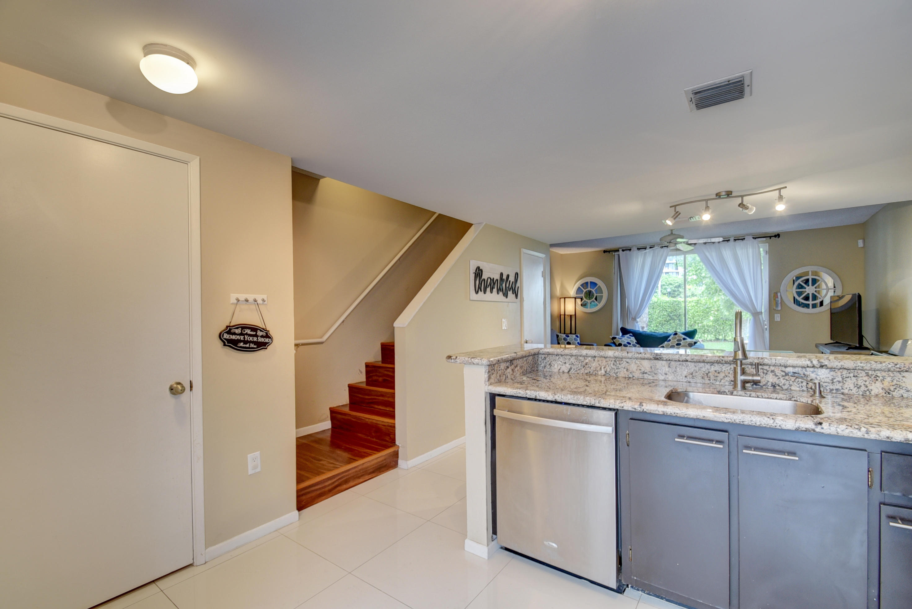 848 Jeffery Street Boca Raton, FL 33487 - Photo 4 of 20 Entry 2