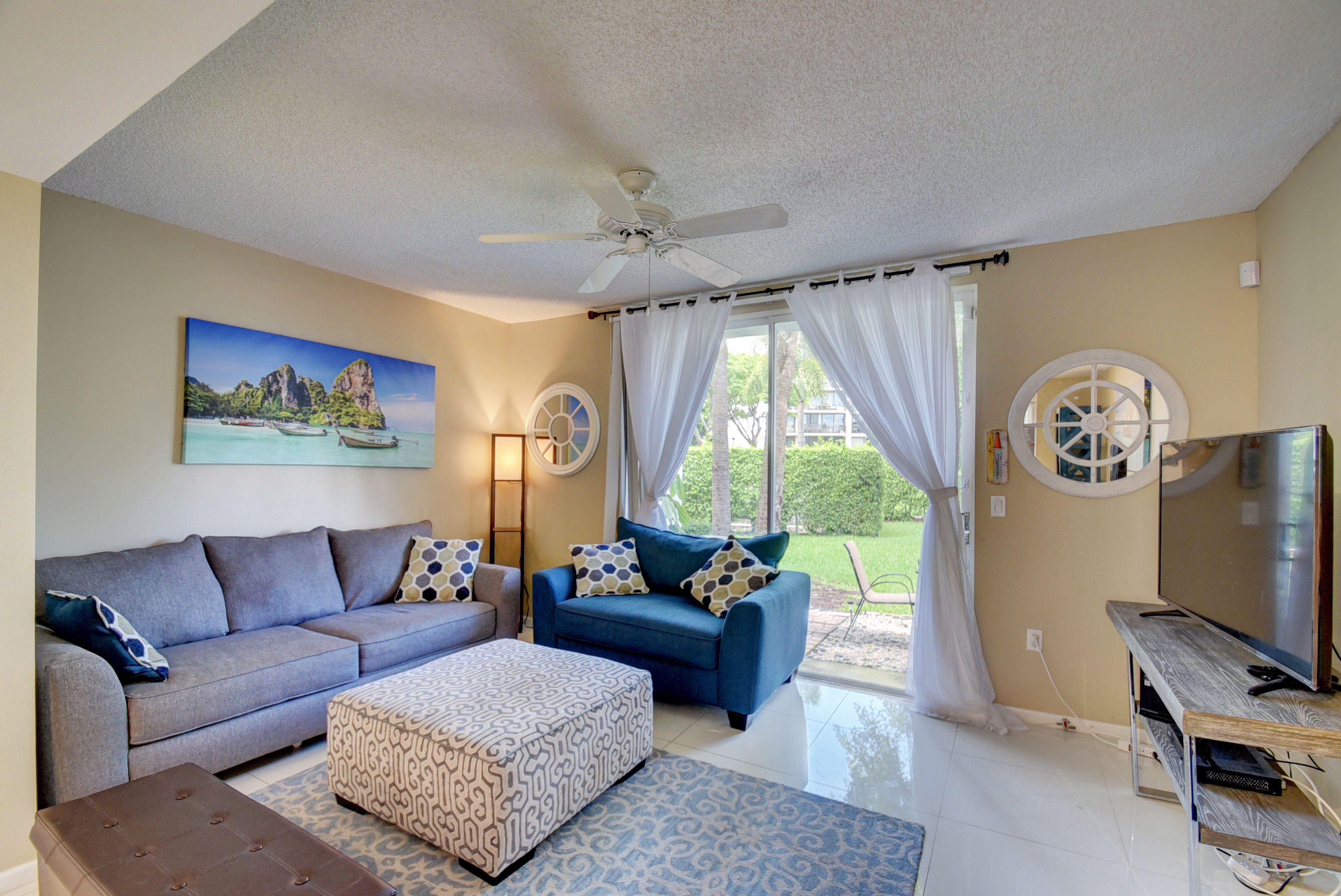 848 Jeffery Street Boca Raton, FL 33487 - Photo 7 of 20 Living Room 5