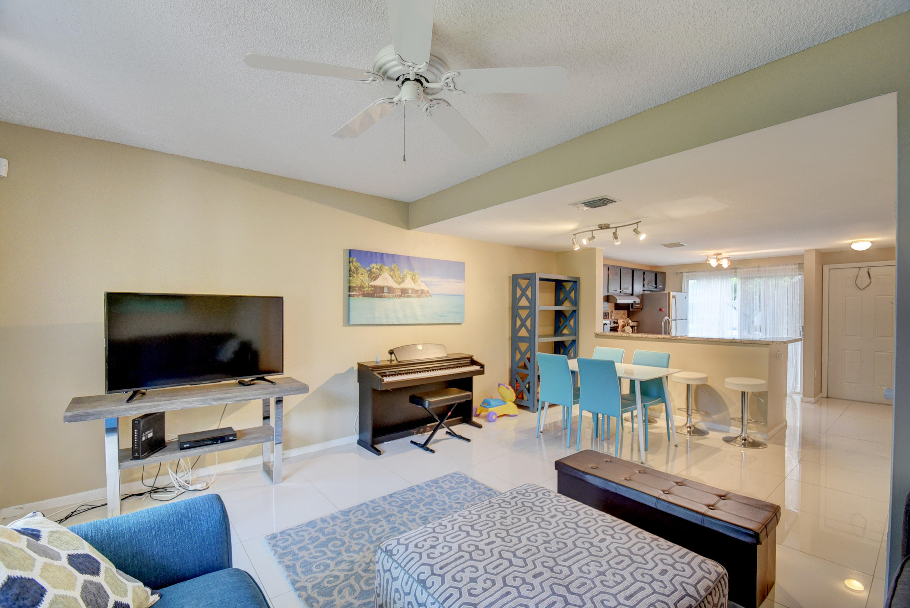 848 Jeffery Street Boca Raton, FL 33487 - Photo 8 of 20 Living Room 6