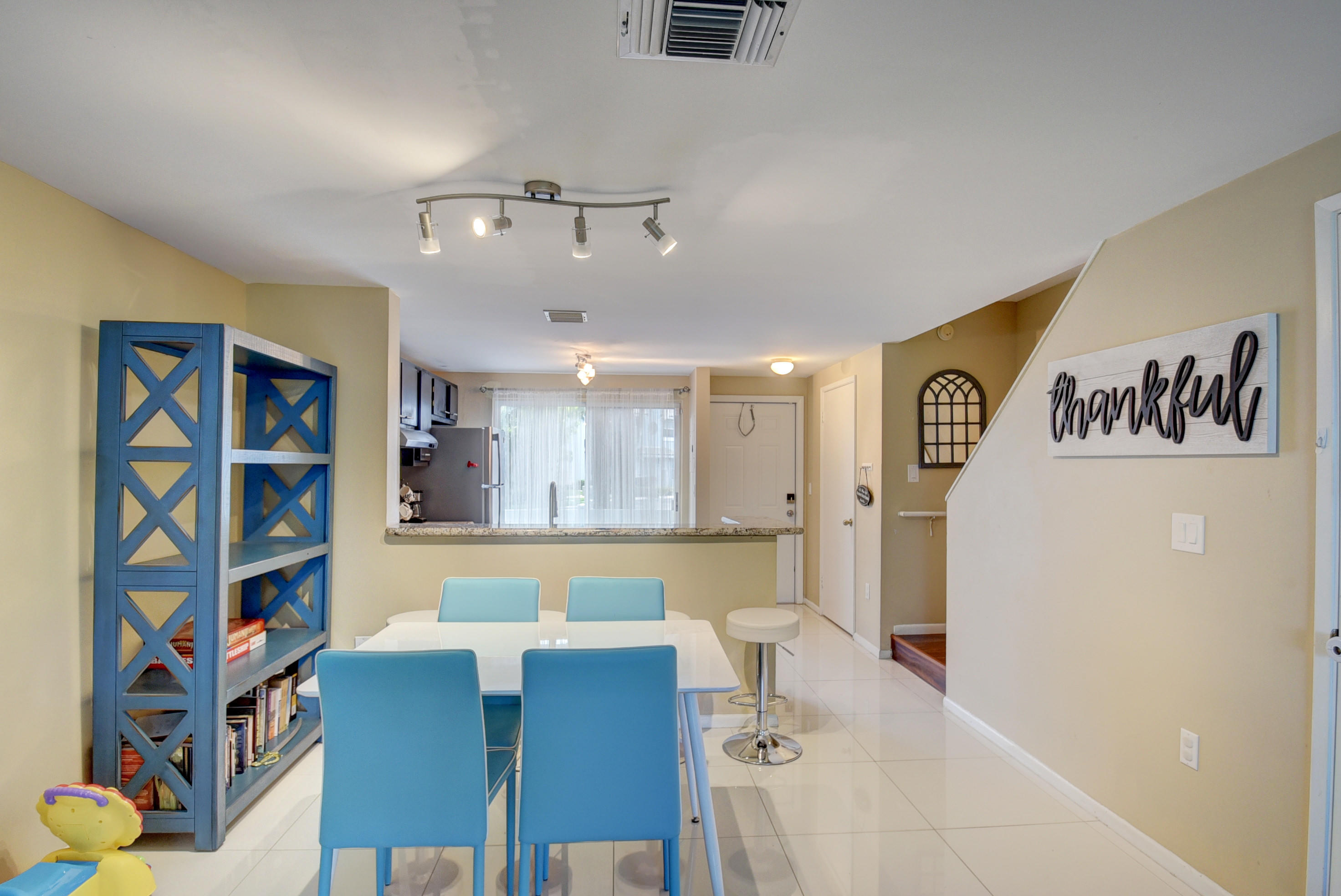 848 Jeffery Street Boca Raton, FL 33487 - Photo 10 of 20 Living Room