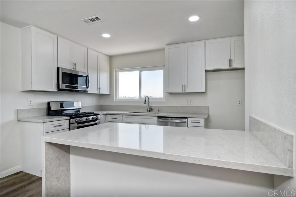 4541 Golden Ridge Drive Oceanside, CA 92056 - Photo 4 of 25 Gallery Image 4