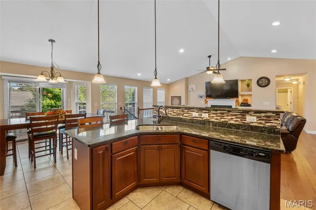 $435,000 | 1232 Wentworth Court, Troy, IL 62294