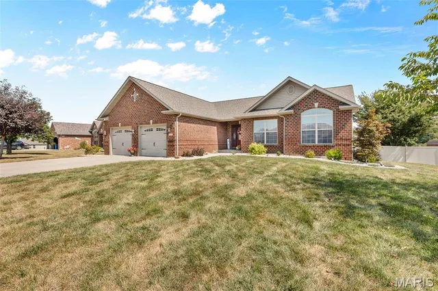 $435,000 | 1232 Wentworth Court, Troy, IL 62294
