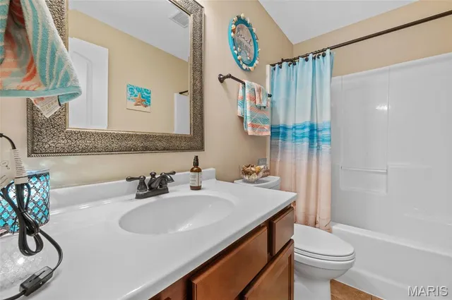 $435,000 | 1232 Wentworth Court, Troy, IL 62294