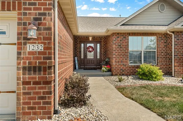 $435,000 | 1232 Wentworth Court, Troy, IL 62294