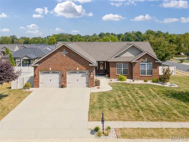 $435,000 | 1232 Wentworth Court, Troy, IL 62294