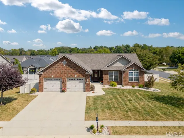 $435,000 | 1232 Wentworth Court, Troy, IL 62294