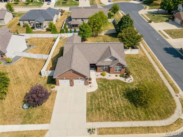 $435,000 | 1232 Wentworth Court, Troy, IL 62294