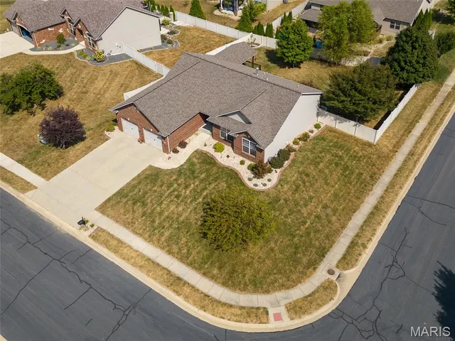 $435,000 | 1232 Wentworth Court, Troy, IL 62294