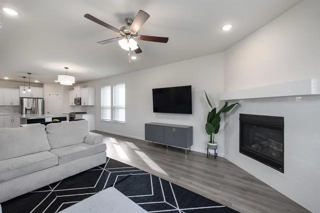 $400,000 | 538 Cherry Hill Road, Red Oak, TX 75154