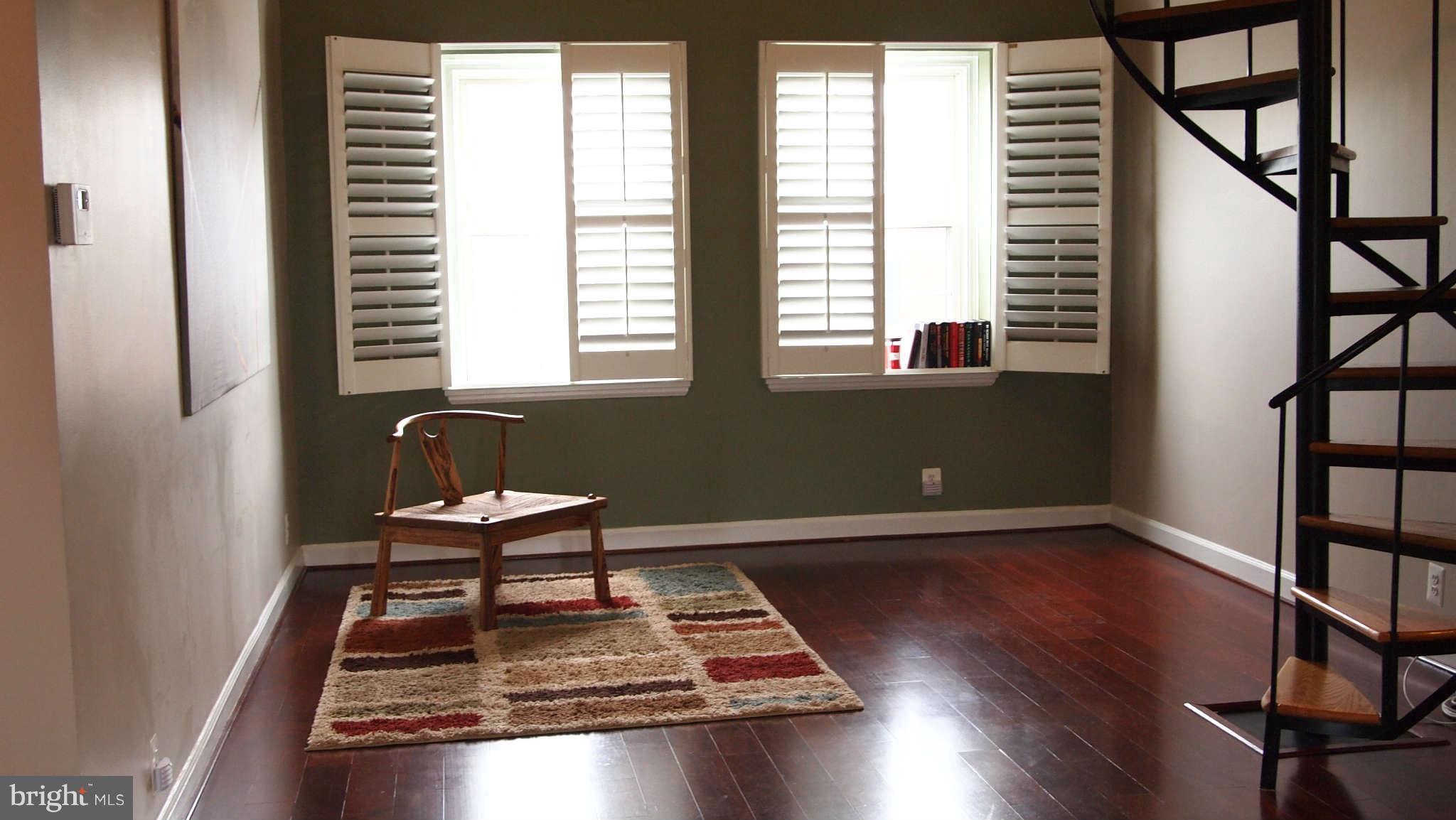 3035 South Buchanan Street, Unit C2 Arlington, VA 22206 - Photo 3 of 24 Living Room