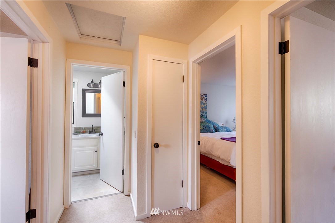 7902 211th Place Southwest Edmonds, WA 98026 - Photo 22 of 33 a en suite bathroom with a sink and a mirror