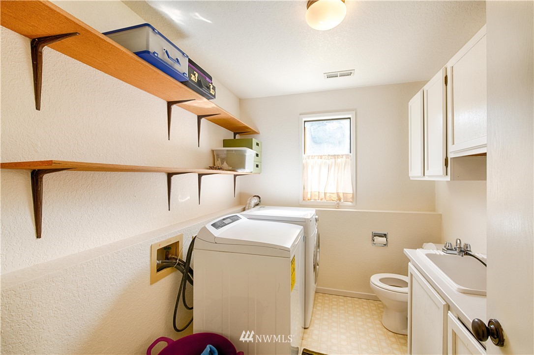 7902 211th Place Southwest Edmonds, WA 98026 - Photo 26 of 33 a bathroom with a sink a toilet and a mirror