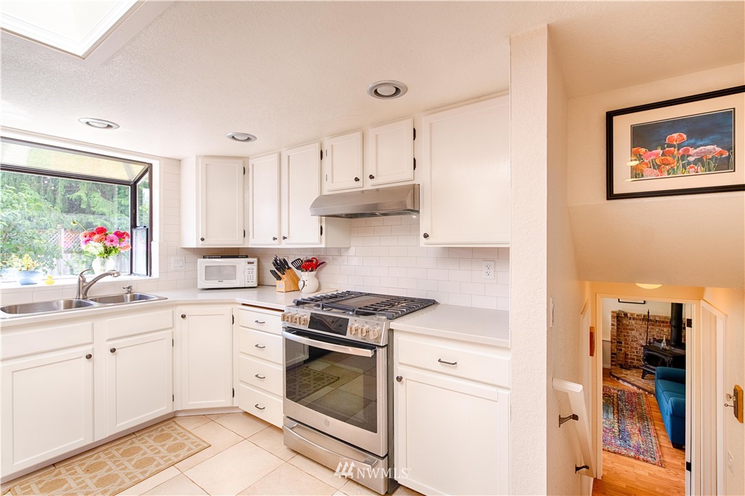 7902 211th Place Southwest Edmonds, WA 98026 - Photo 30 of 33 a kitchen with cabinets and window