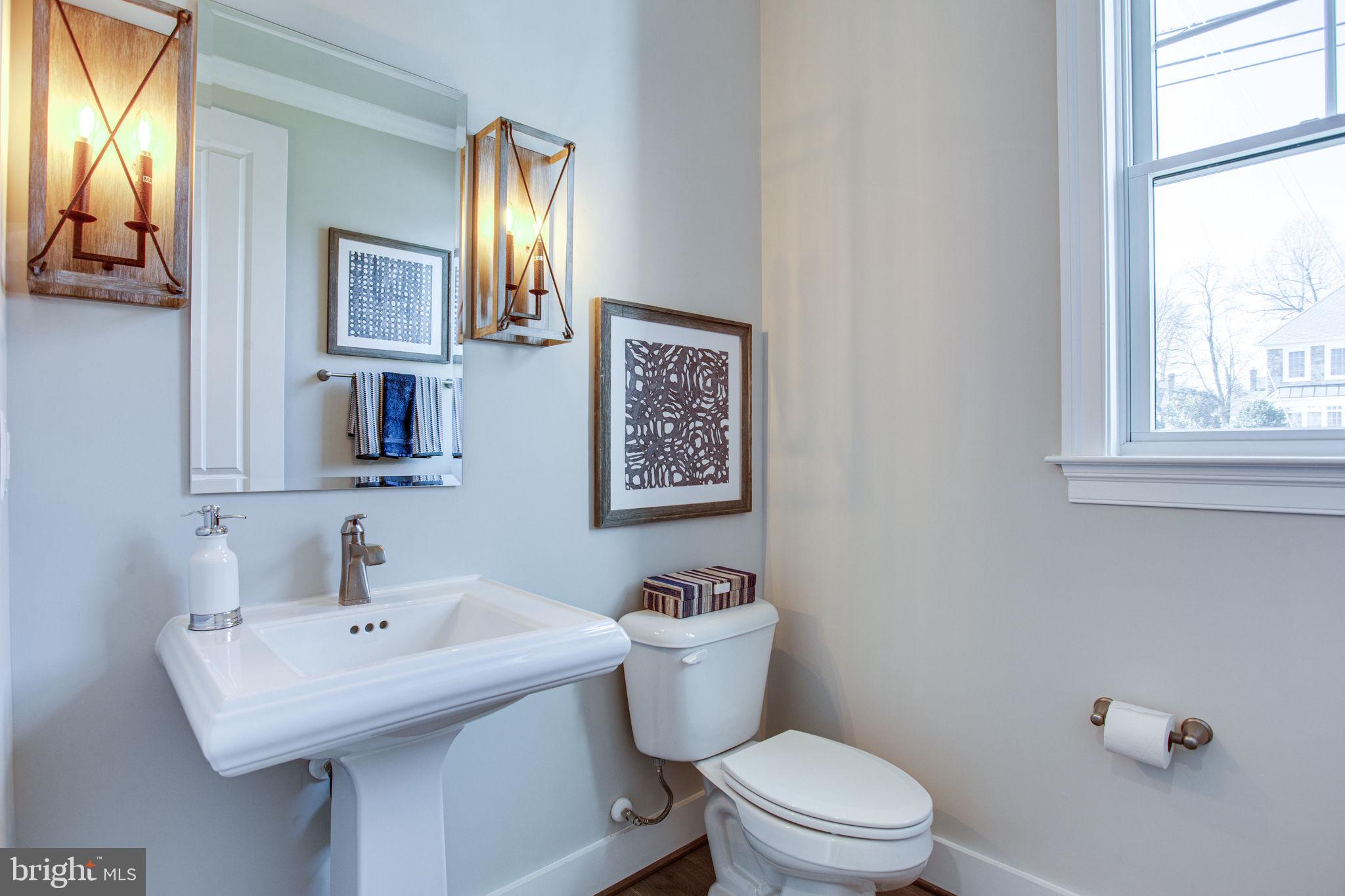 214 Locust Street Southwest Vienna, VA 22180 - Photo 10 of 41