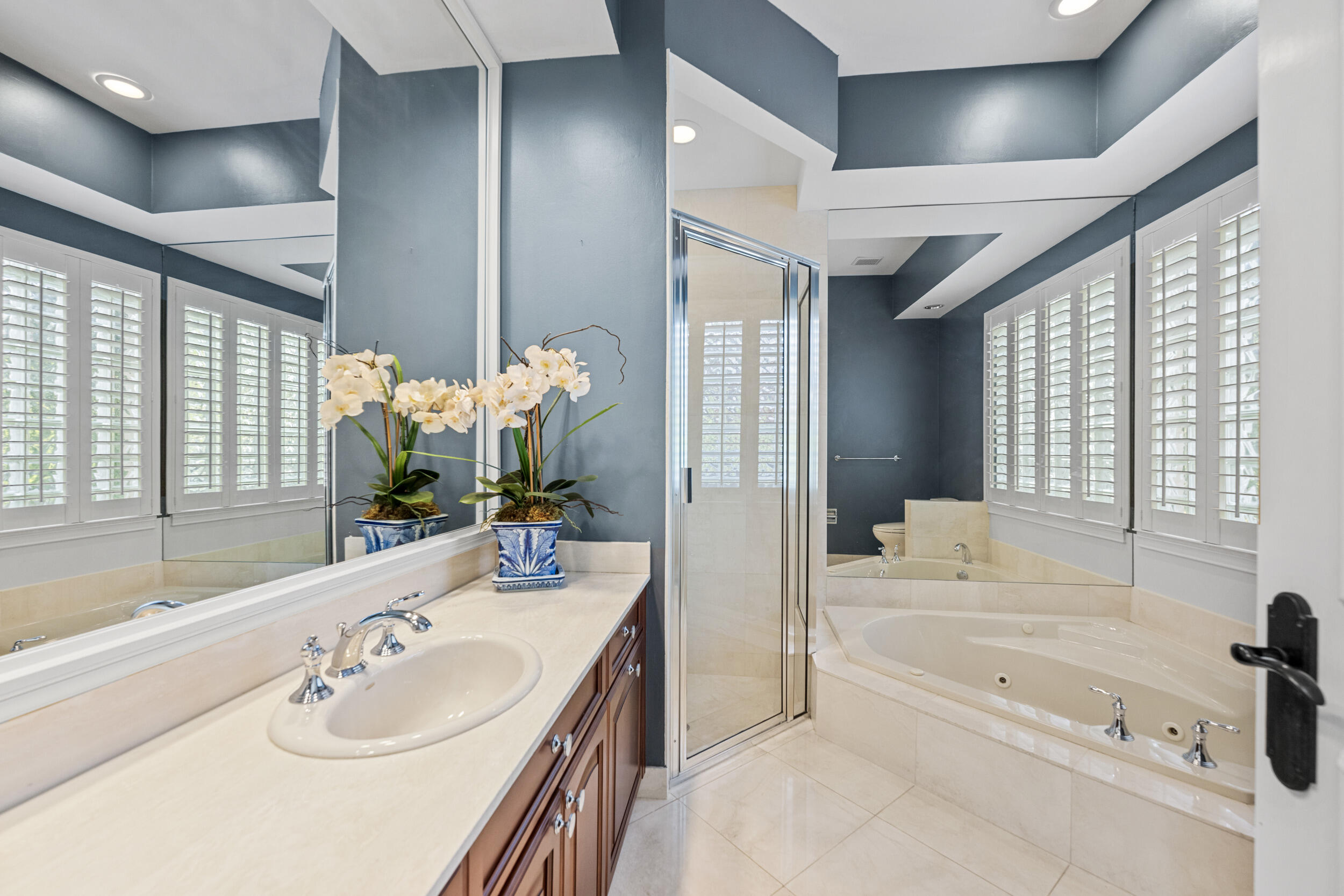 21169 Oakley Court Boca Raton, FL 33433 - Photo 27 of 60 a bathroom with a tub sink and mirror