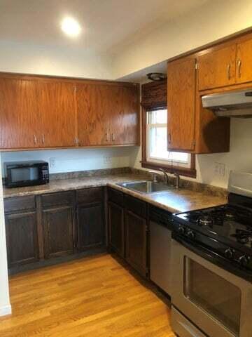 1335 West Main Street, Unit 4 Lake Geneva, WI 53147 - Photo 5 of 10 1335 main 4 Kitchen