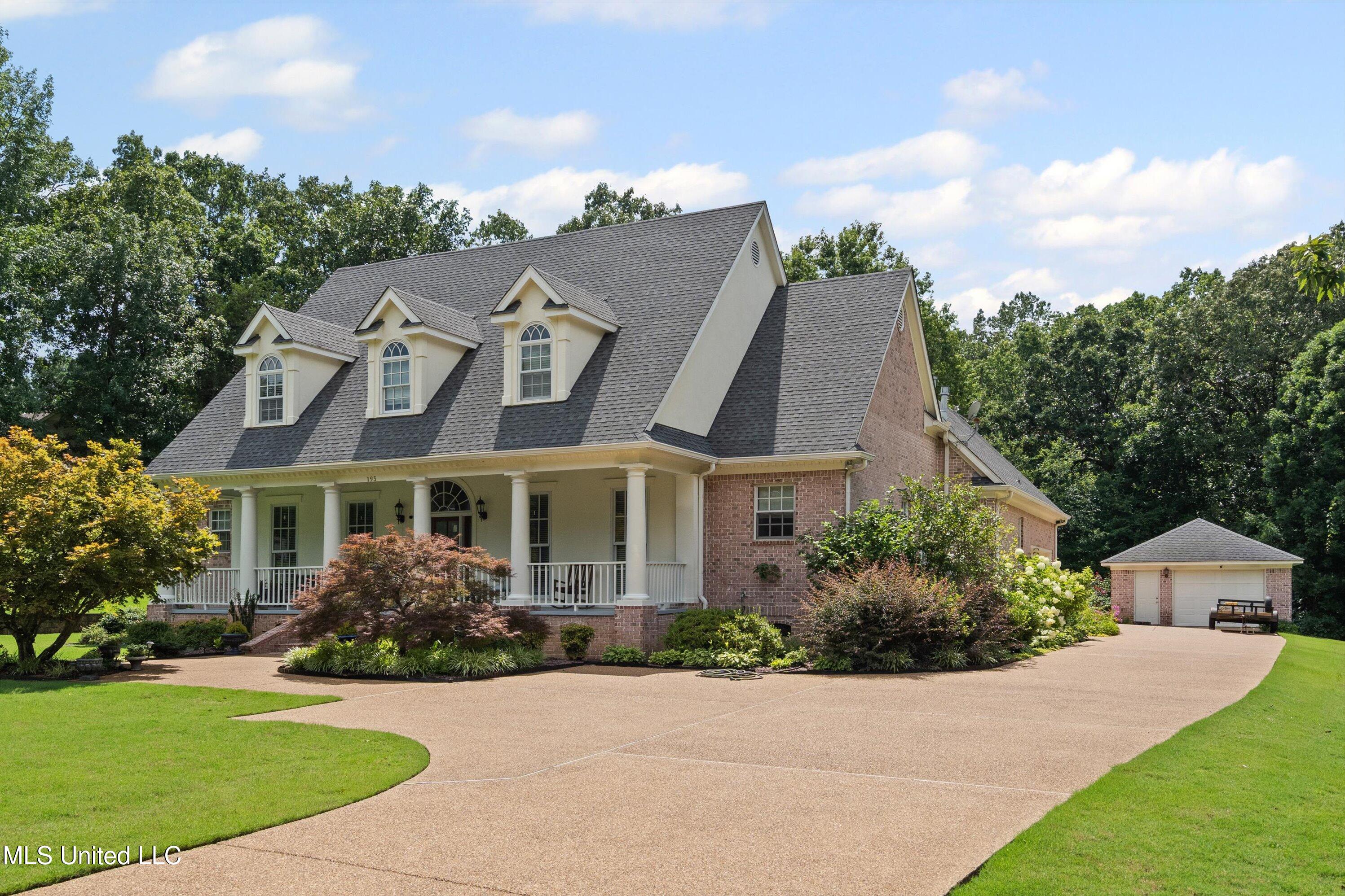 193 Crockett Loop Hernando, MS 38632 - Photo 2 of 64 03-Large driveway, extra parking pad, 2