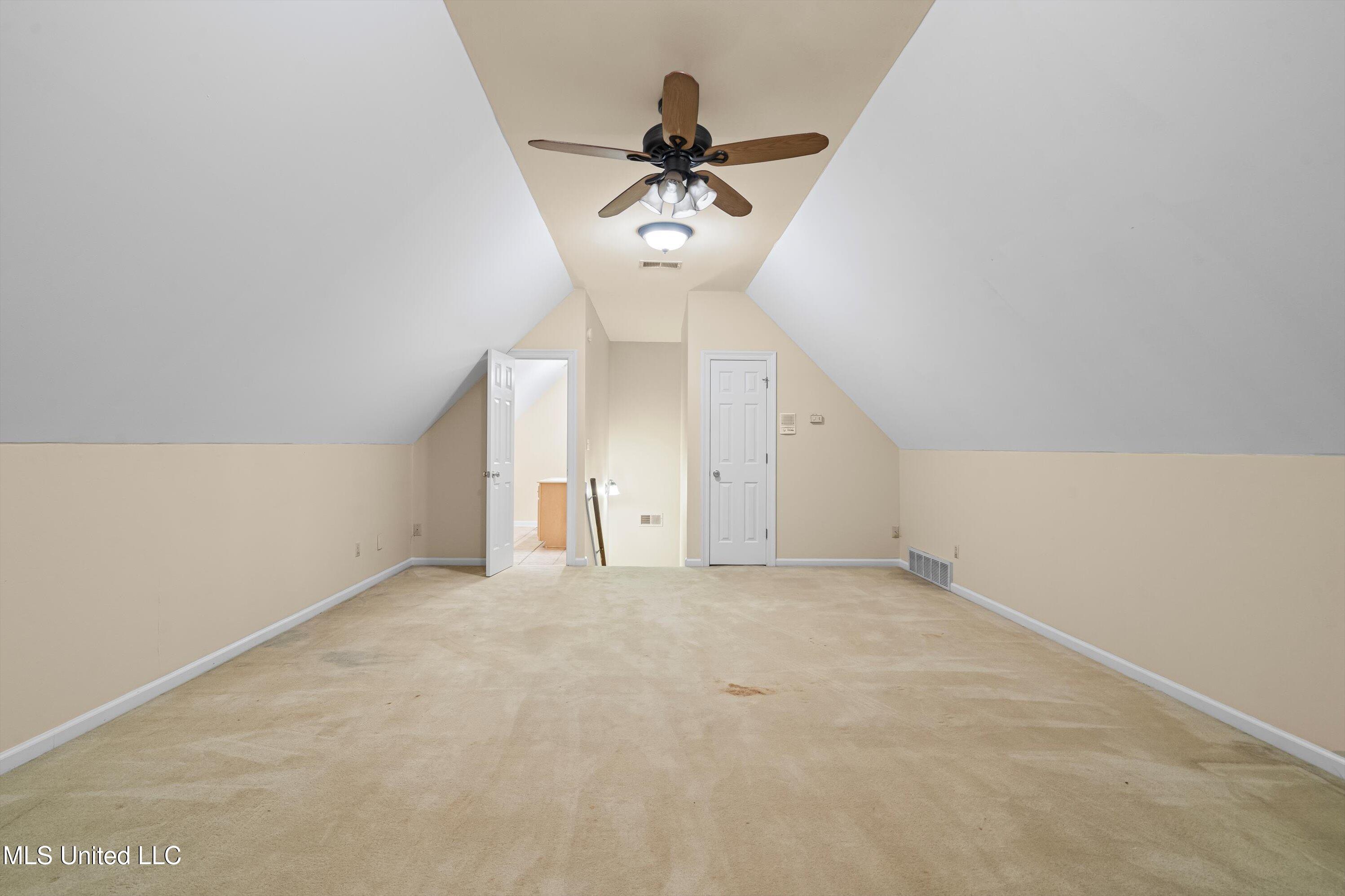 193 Crockett Loop Hernando, MS 38632 - Photo 39 of 64 39-5th bedroom or bonus room over the ga