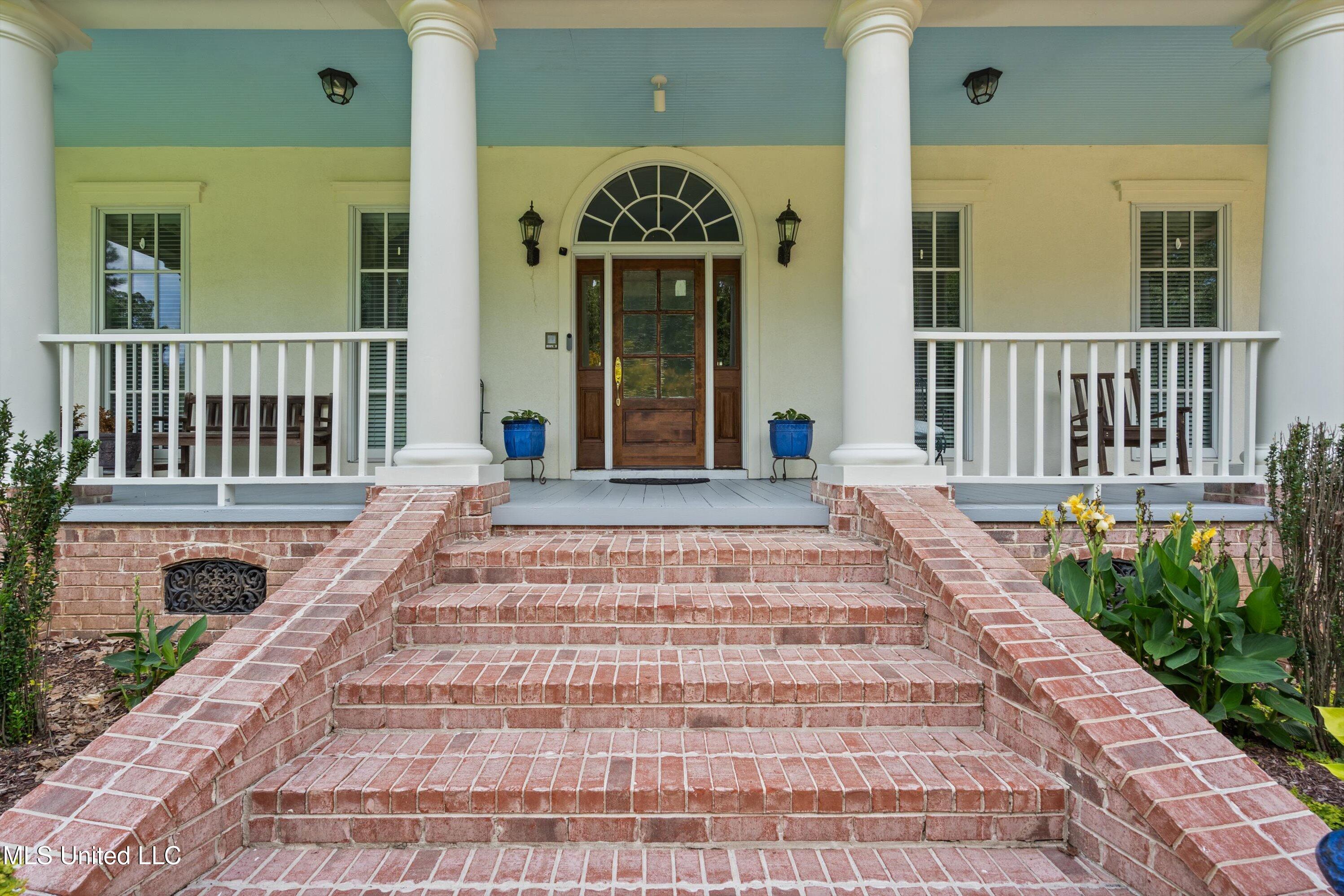 193 Crockett Loop Hernando, MS 38632 - Photo 5 of 64 05-Covered Front Porch