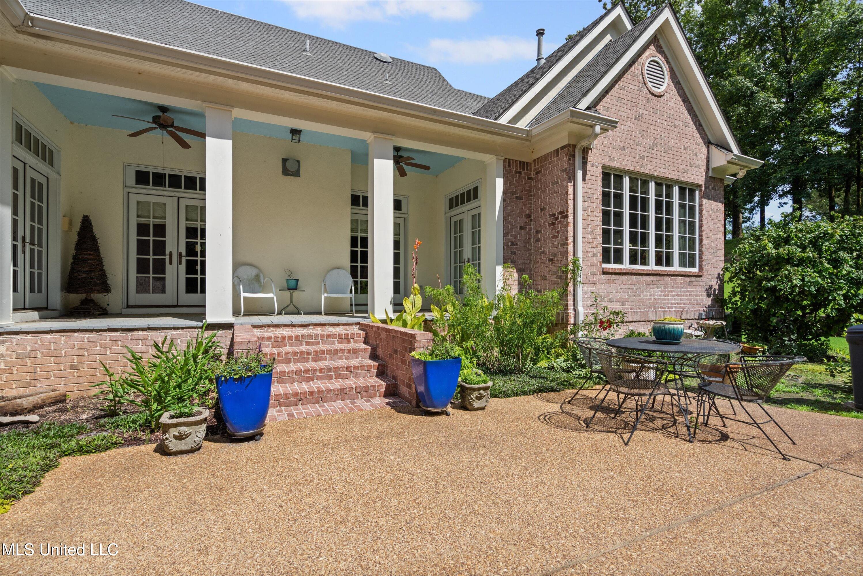 193 Crockett Loop Hernando, MS 38632 - Photo 8 of 64 08-Covered Patio