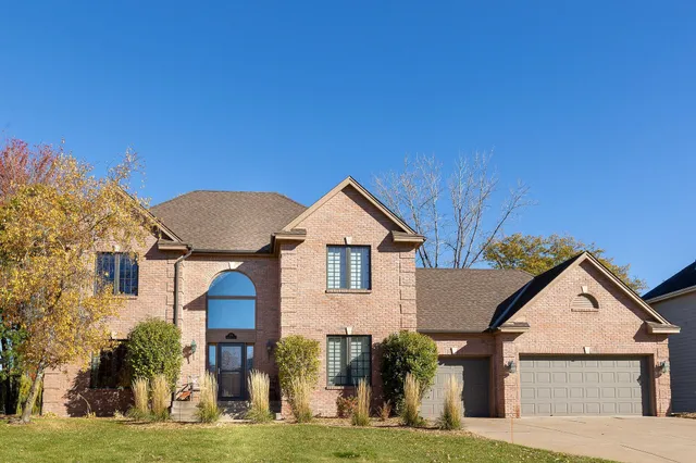 $625,000 | 248 Meadowood Lane, Vadnais Heights, MN 55127