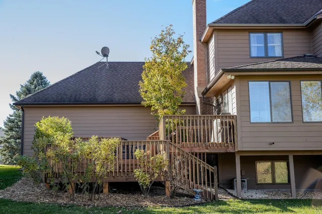 $625,000 | 248 Meadowood Lane, Vadnais Heights, MN 55127