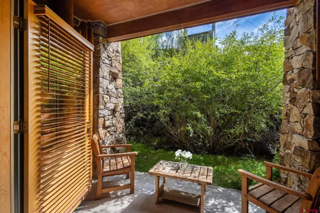 a view of yard from a balcony