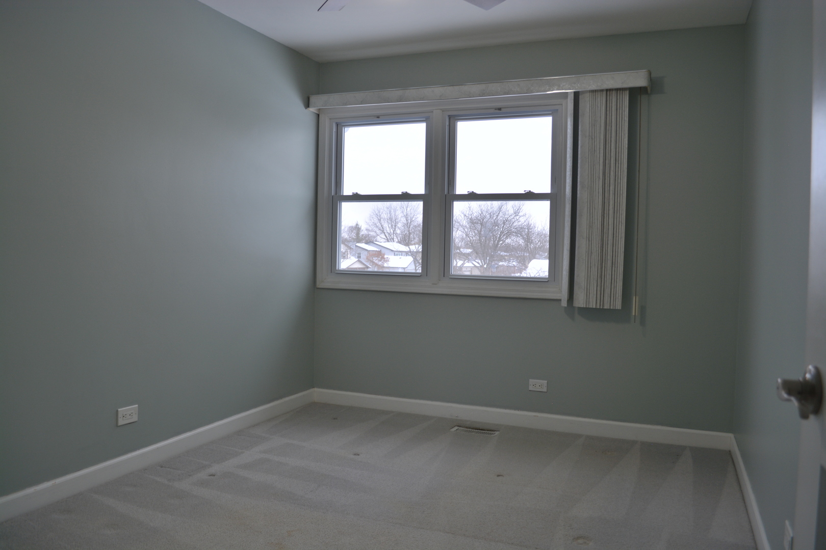 1203 Timber Drive Elk Grove Village, IL 60007 - Photo 28 of 32 an empty room with a window