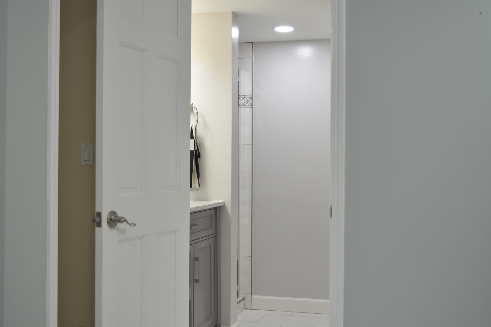 1203 Timber Drive Elk Grove Village, IL 60007 - Photo 8 of 32 a view of a hallway